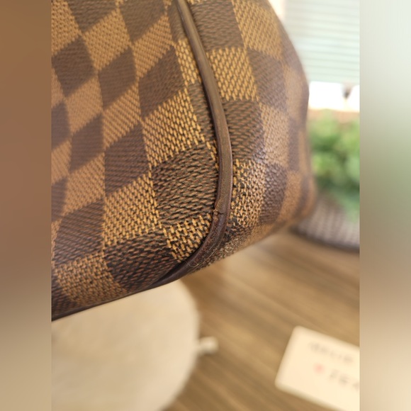 Damier Ebene Uzes Tote Bag - Picture 11 of 16